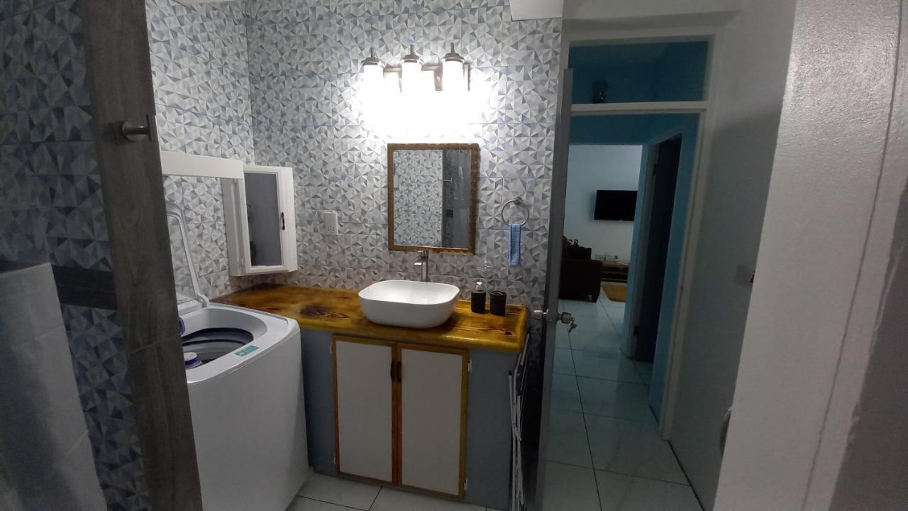 Cozy Vacation Retreat With Free Parking Apartment Roseau Luaran gambar