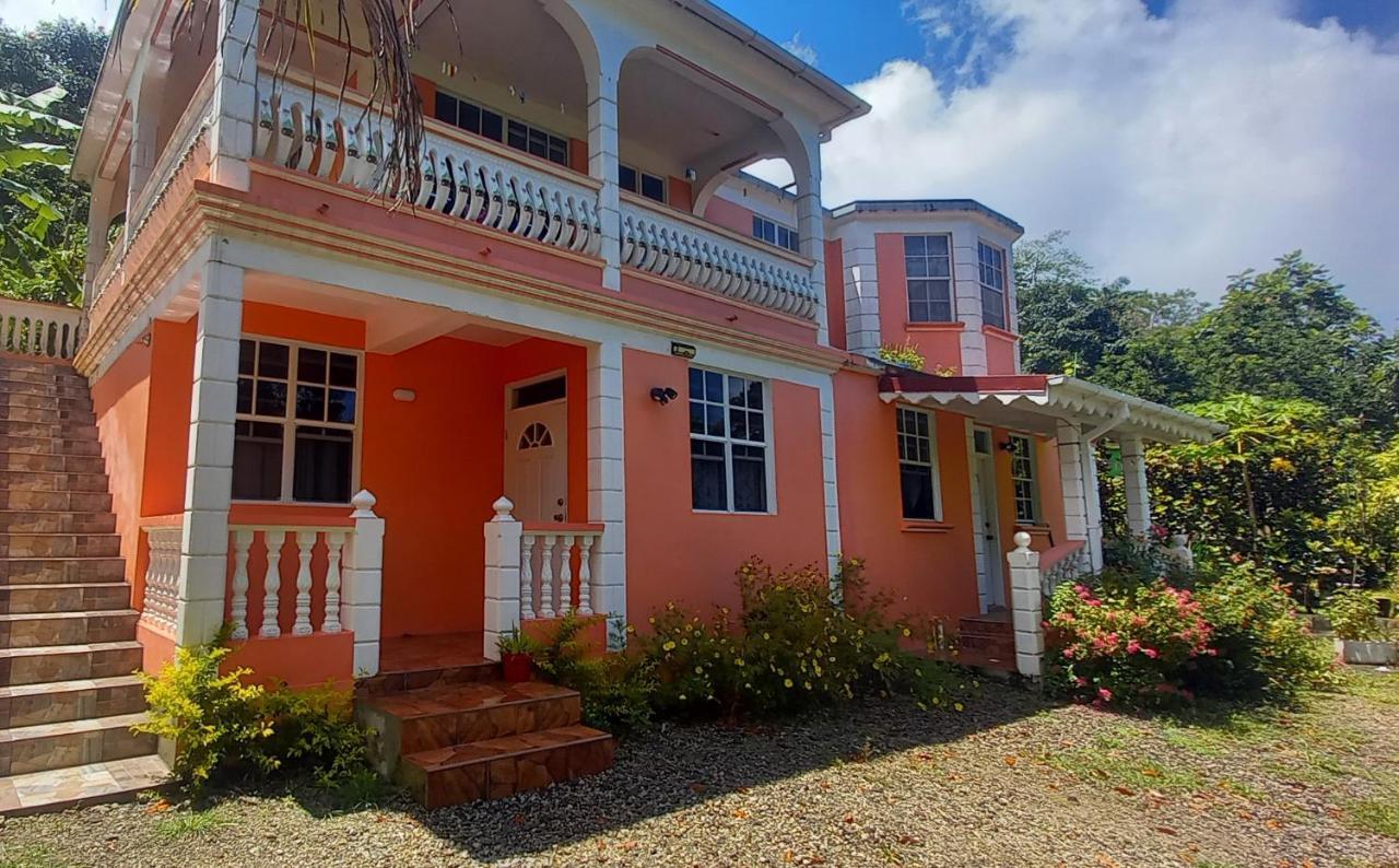 Cozy Vacation Retreat With Free Parking Apartment Roseau Luaran gambar